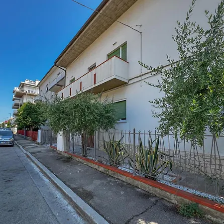 Eleganza & Comfort A 2 Minuti Dal Mare By Host Hero Apartment